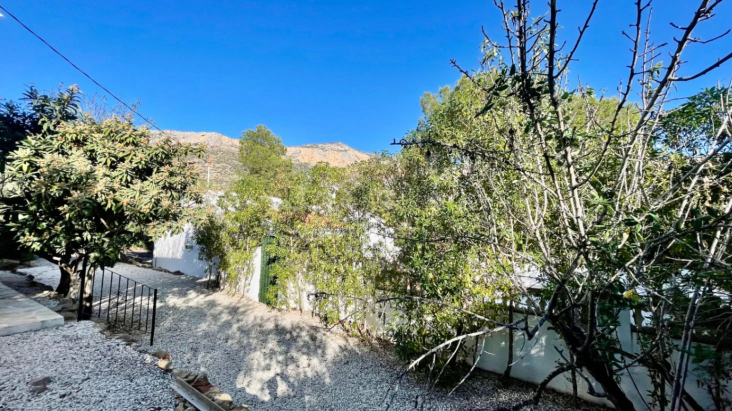 Fantastisch toevluchtsoord in finca-stijl – twee afzonderlijke woningen met twee zwembaden op een privéterrein van 2.032 m².