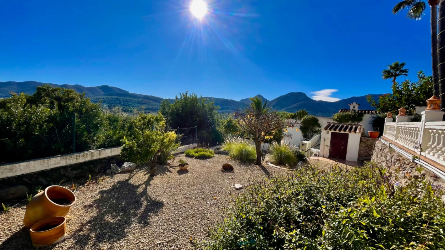 Villa en venta en Jalón: primera línea con espectaculares vistas orientadas al sur.