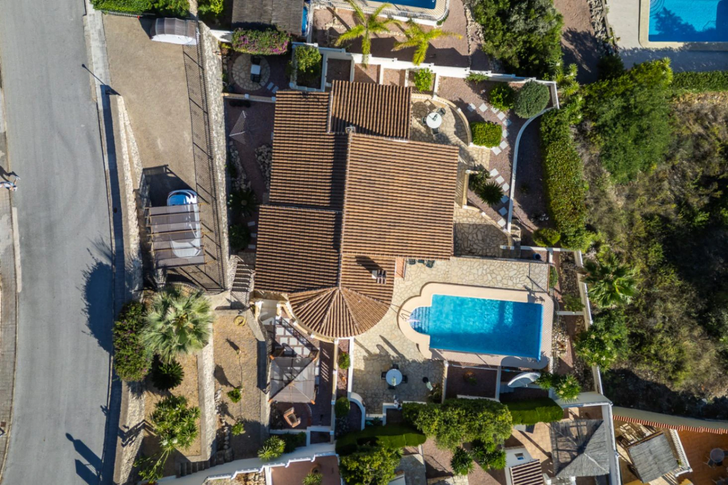 Villa en venta en Alcalali: fabulosas vistas, apartamento independiente.