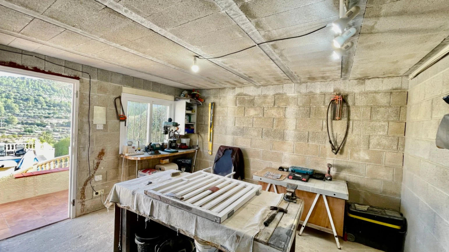 Villa en venta en Alcalali: fabulosas vistas a la montaña, excelente privacidad.