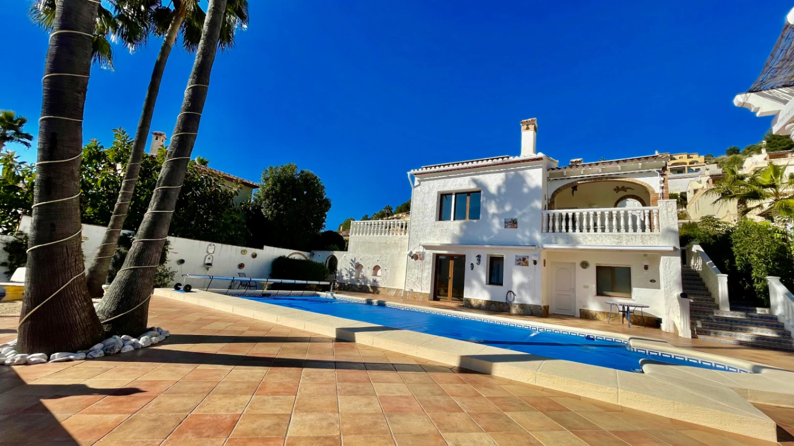 Villa en venta en Jalón: primera línea con espectaculares vistas orientadas al sur.