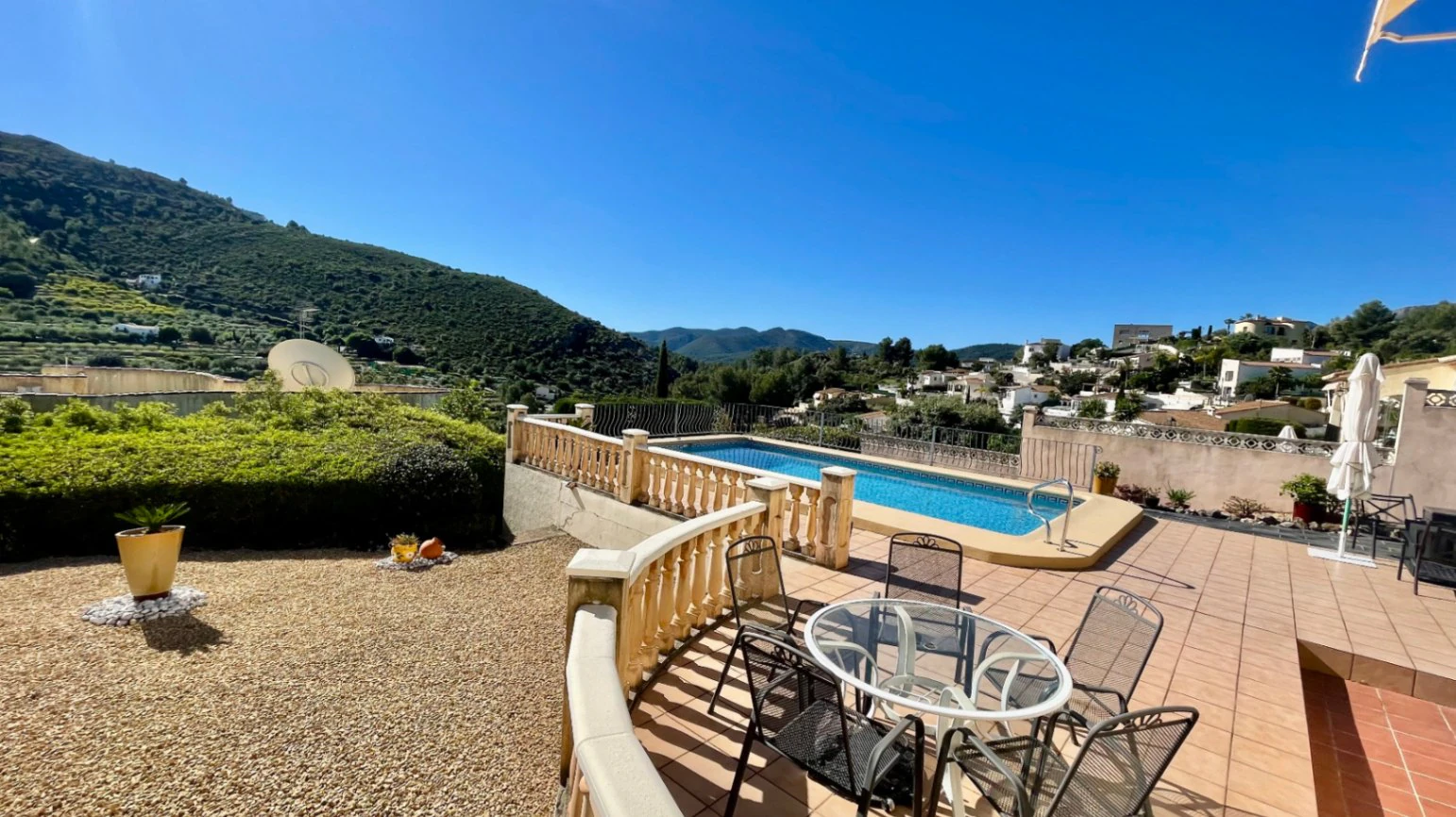 Villa for sale in Alcalali: Modern, with stunning views