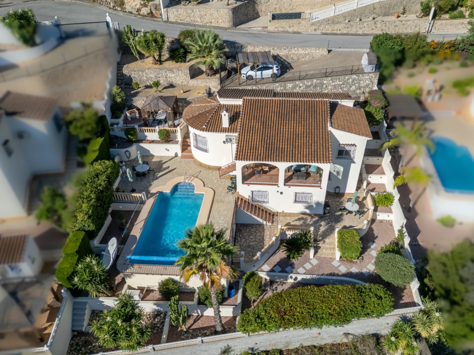 Villa en venta en Alcalali: fabulosas vistas, apartamento independiente.