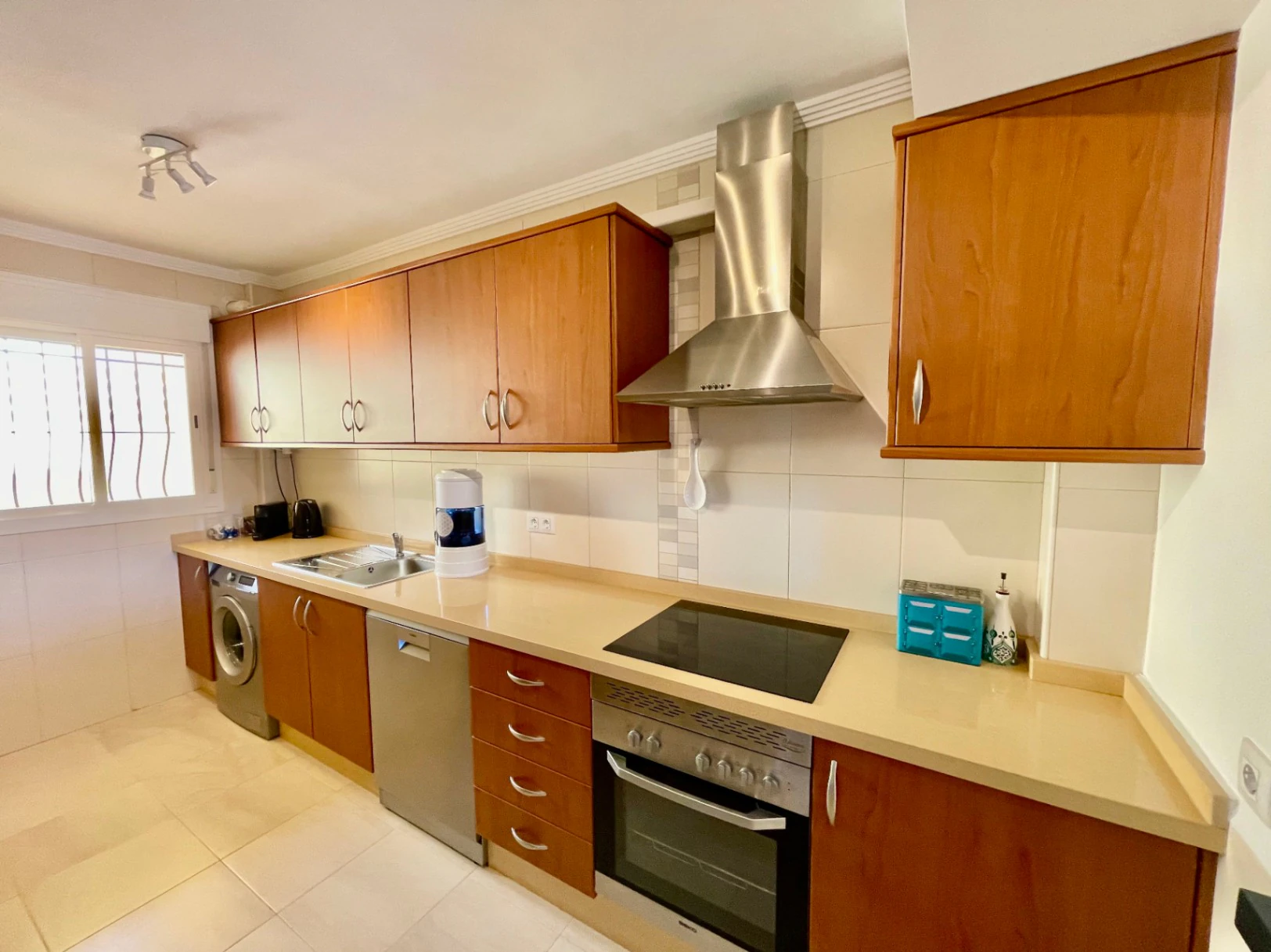 Casa adosada moderna en venta en Jalón: lujosa, con vistas impresionantes.
