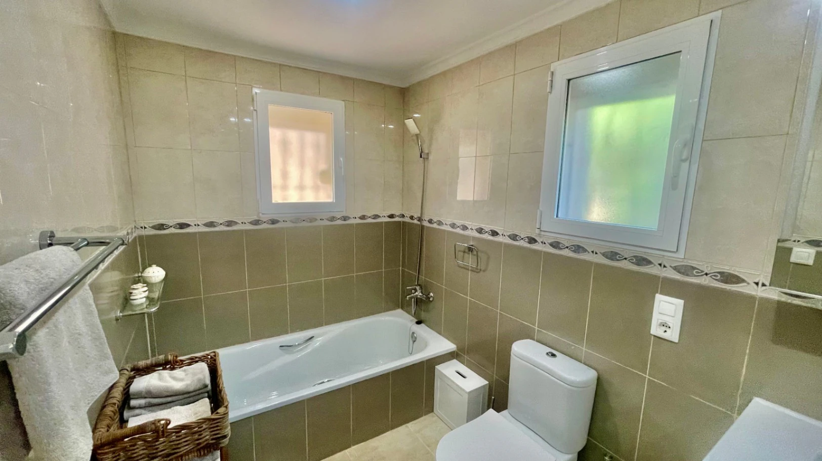 Villa for sale in Alcalali: Spacious corner plot