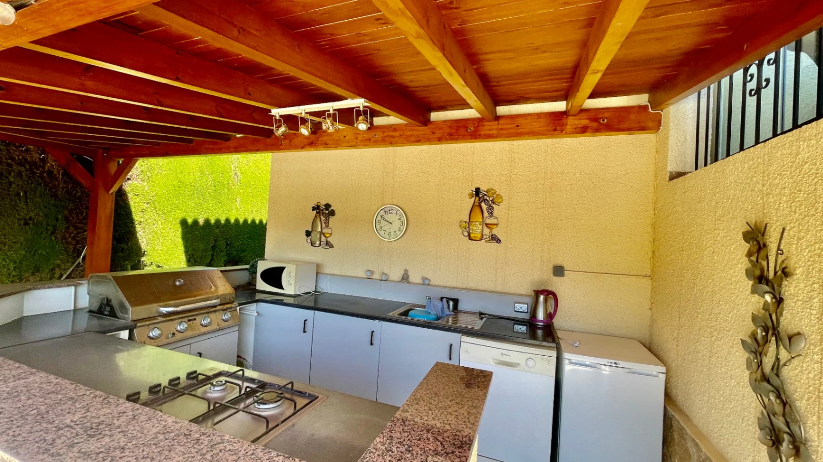 Villa en venta en Alcalalí: Ubicación privilegiada, espaciosa de una sola planta.