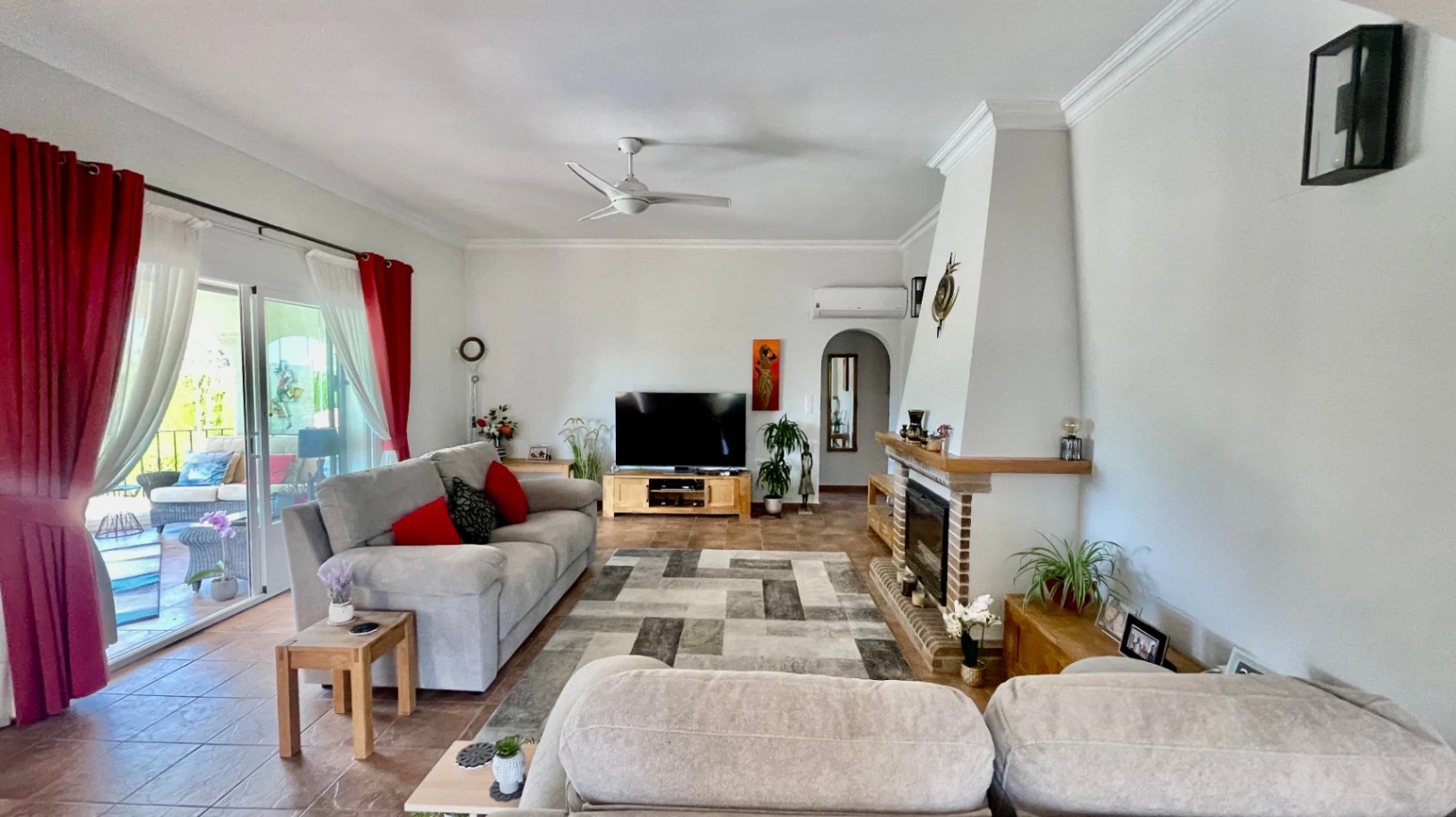 Villa en venta en Alcalalí: Ubicación privilegiada, espaciosa de una sola planta.