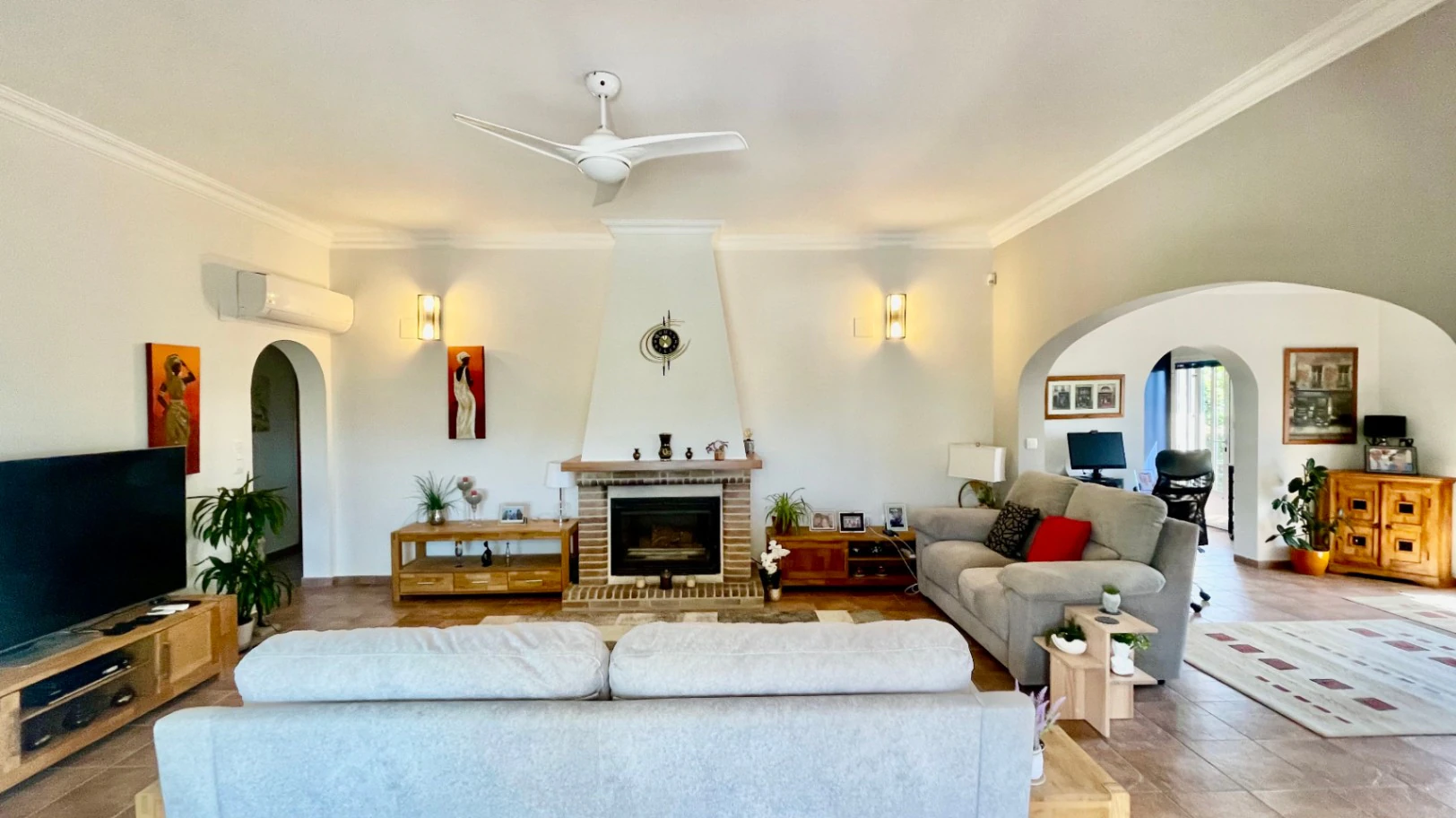 Villa en venta en Alcalalí: Ubicación privilegiada, espaciosa de una sola planta.