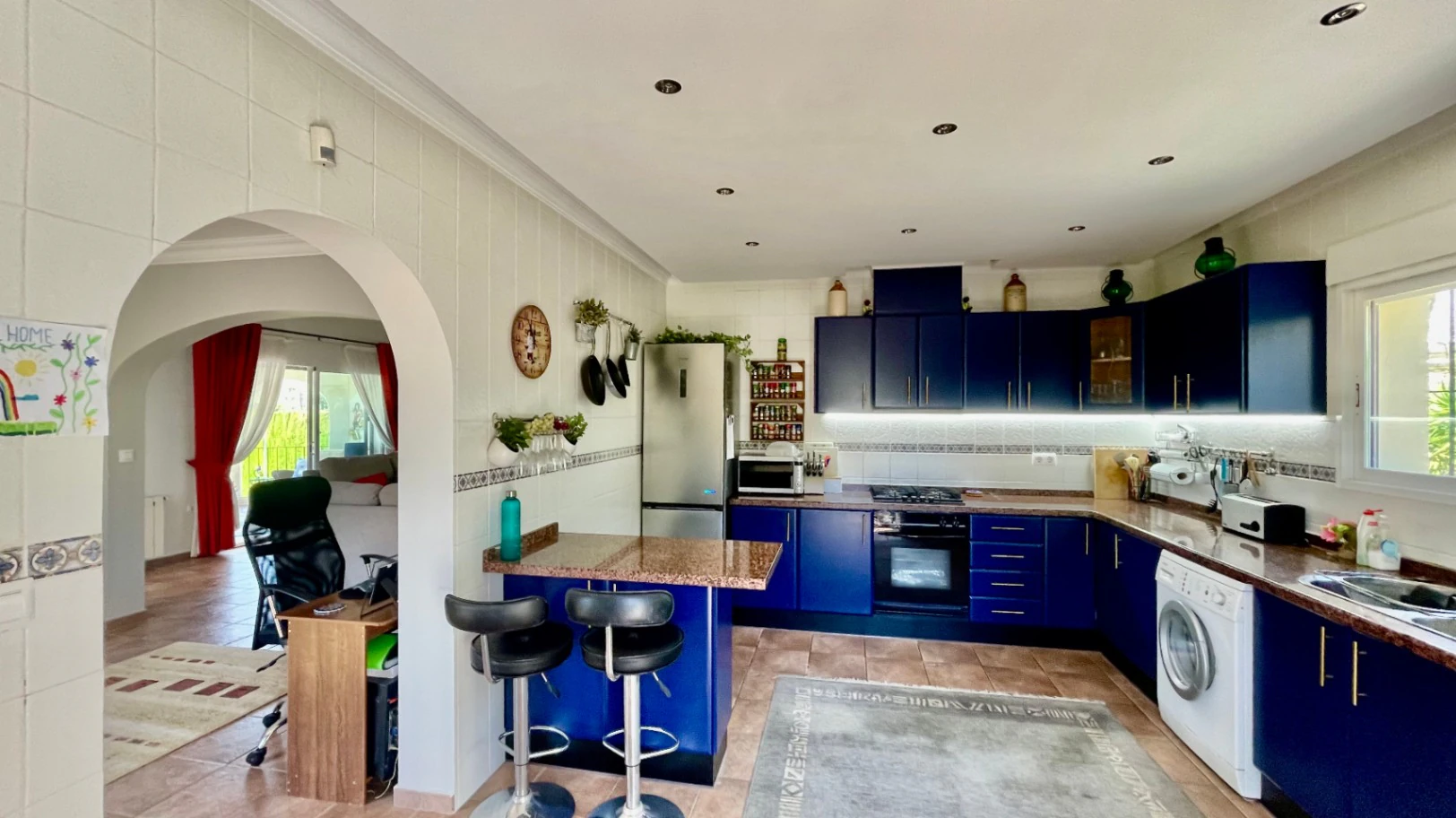 Villa en venta en Alcalalí: Ubicación privilegiada, espaciosa de una sola planta.
