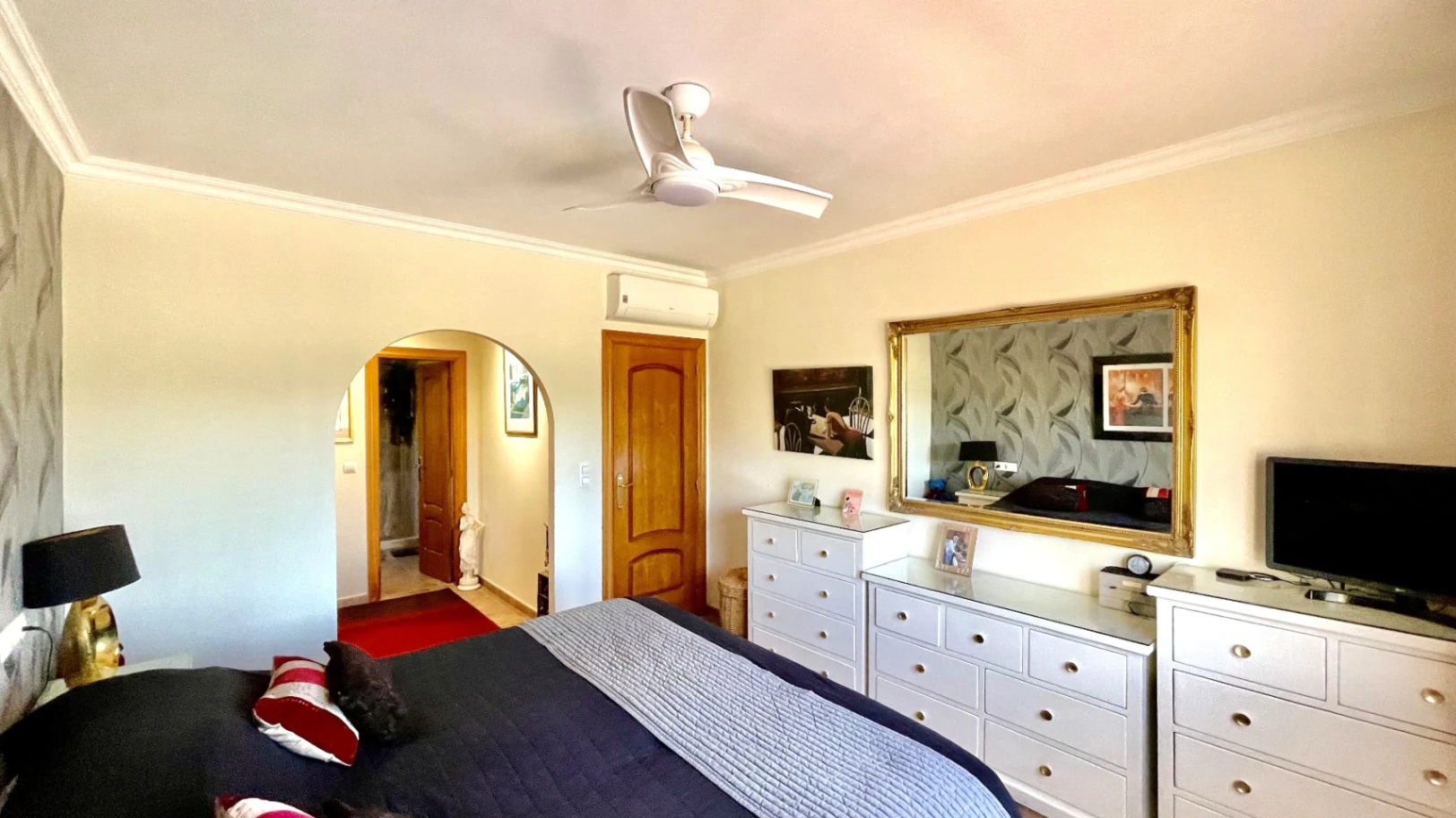 Villa en venta en Alcalalí: Ubicación privilegiada, espaciosa de una sola planta.