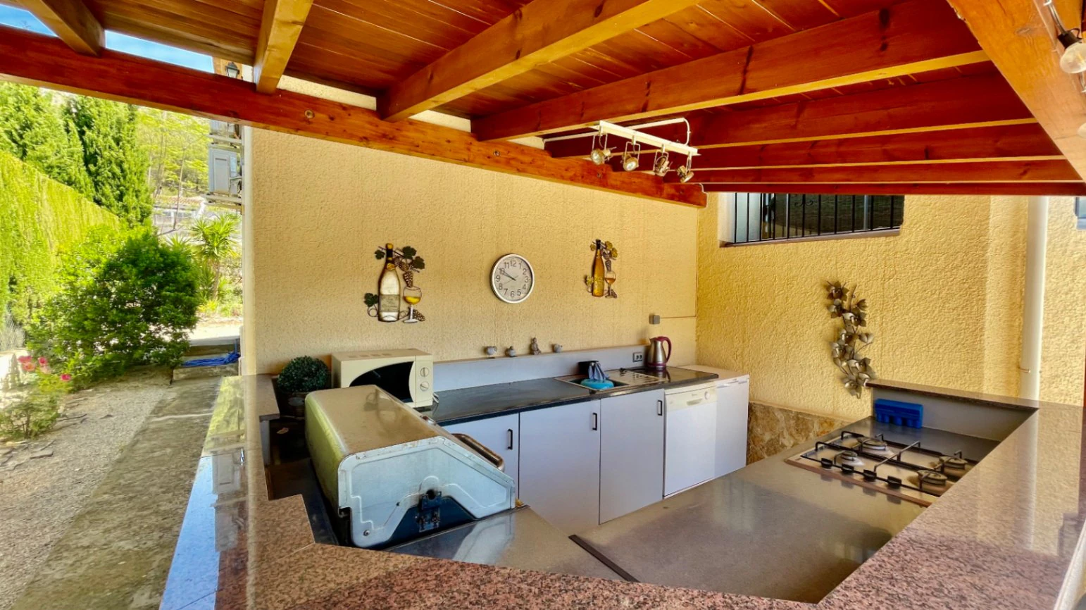 Villa en venta en Alcalalí: Ubicación privilegiada, espaciosa de una sola planta.