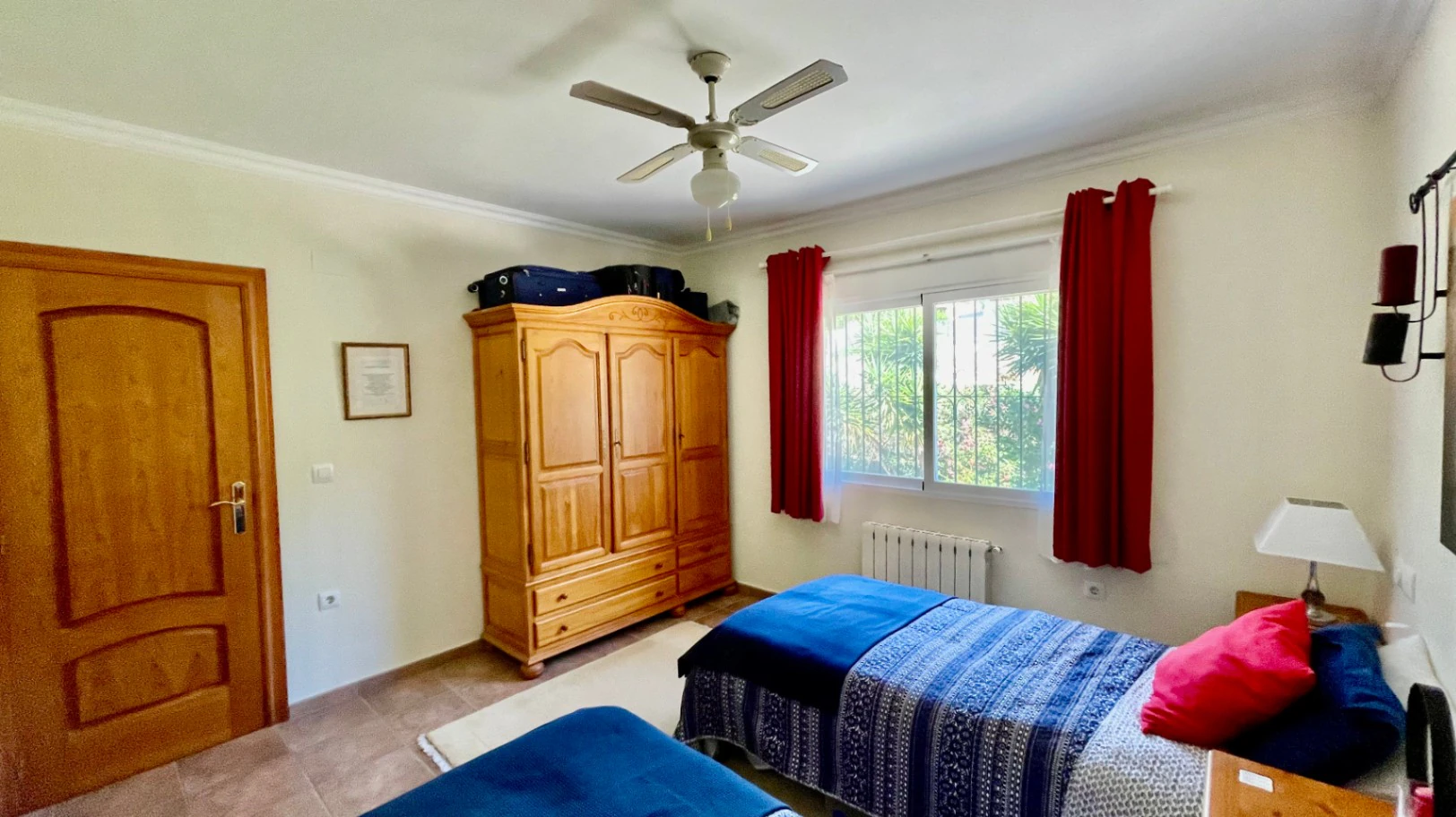 Villa en venta en Alcalalí: Ubicación privilegiada, espaciosa de una sola planta.