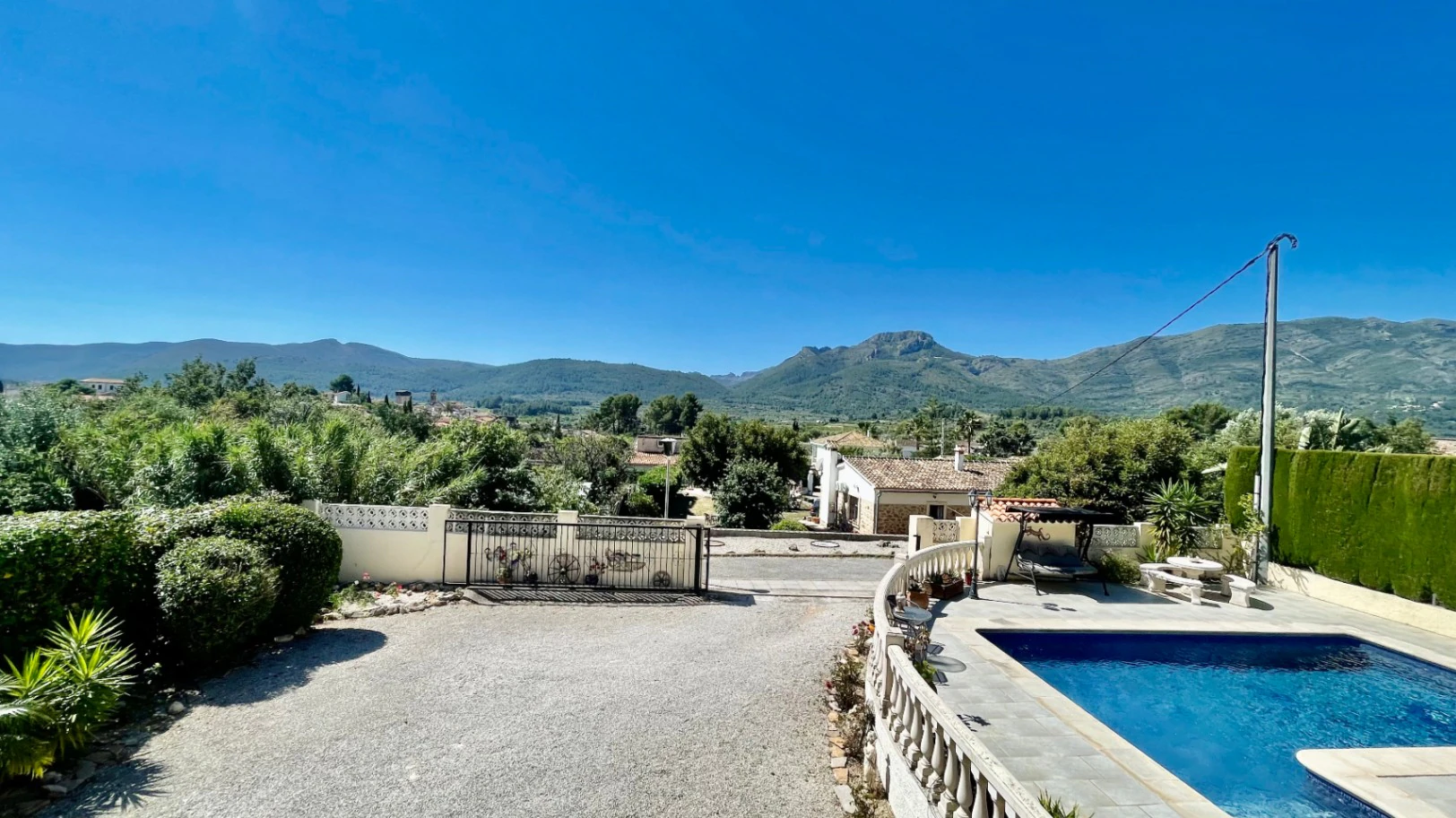 Villa en venta en Alcalalí: Ubicación privilegiada, espaciosa de una sola planta.