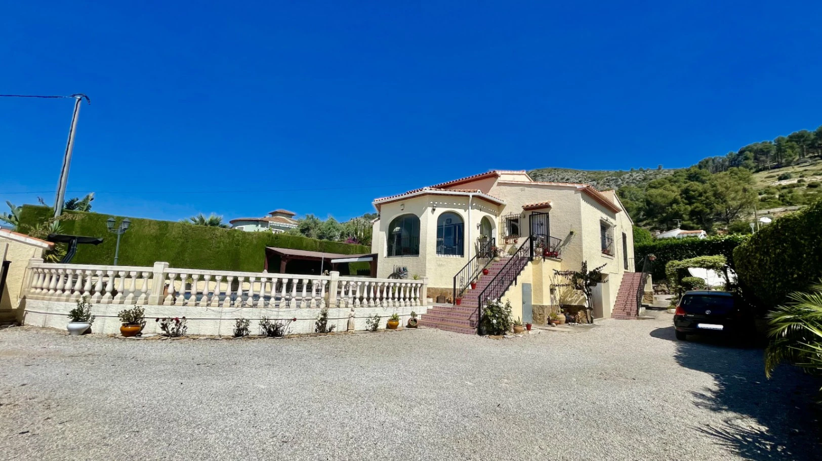 Villa en venta en Alcalalí: Ubicación privilegiada, espaciosa de una sola planta.