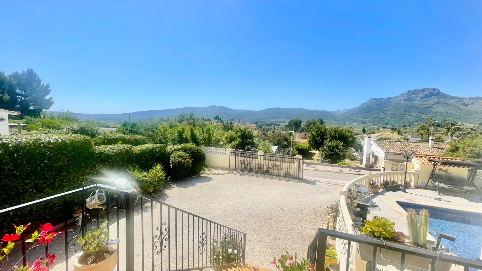 Villa en venta en Alcalalí: Ubicación privilegiada, espaciosa de una sola planta.