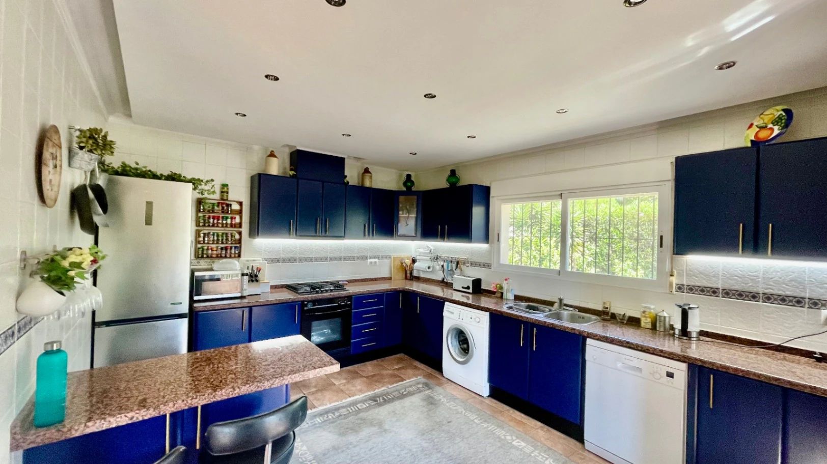 Villa en venta en Alcalalí: Ubicación privilegiada, espaciosa de una sola planta.