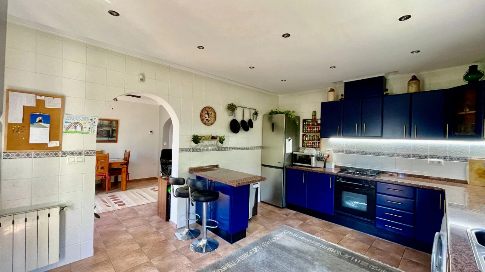 Villa en venta en Alcalalí: Ubicación privilegiada, espaciosa de una sola planta.