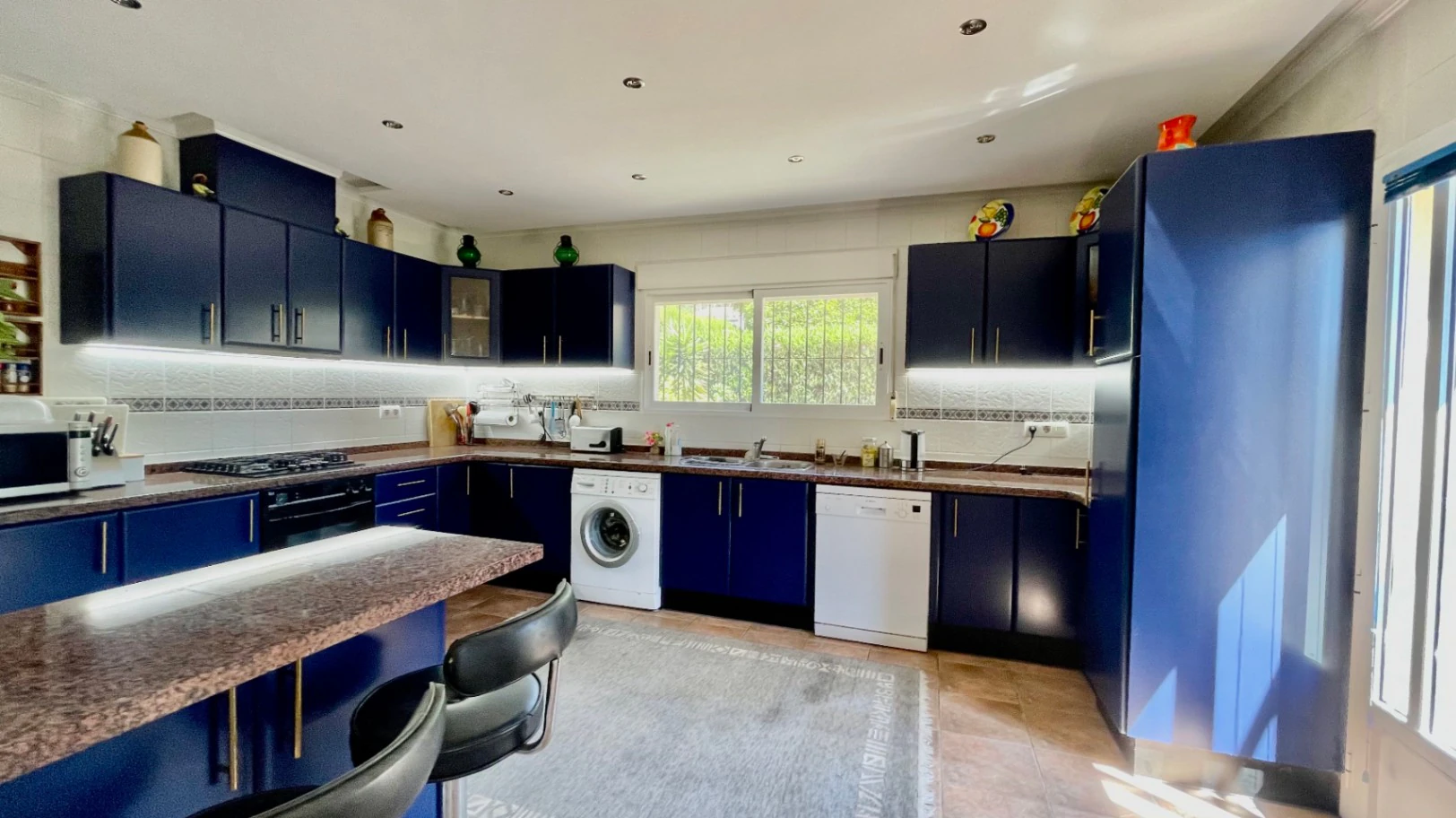 Villa en venta en Alcalalí: Ubicación privilegiada, espaciosa de una sola planta.