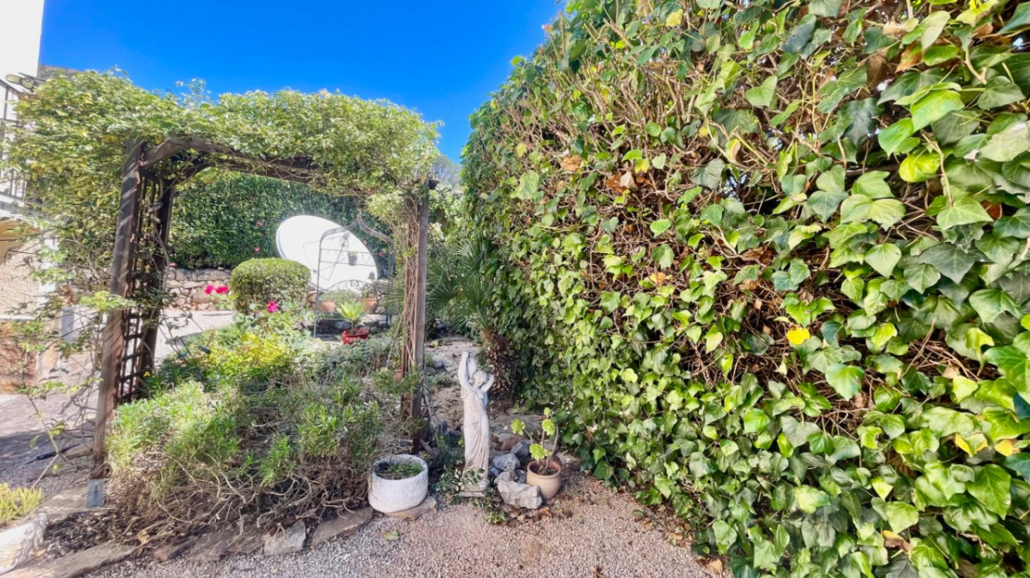 Villa en venta en Alcalalí: Ubicación privilegiada, espaciosa de una sola planta.
