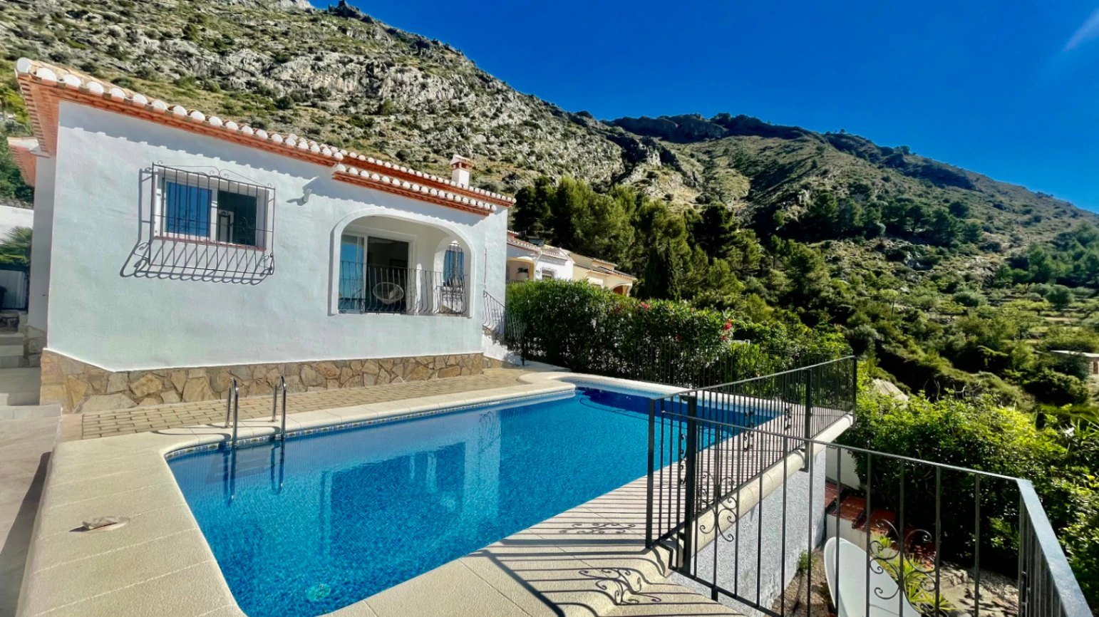 Villa for sale in Benigembla: High specification, fabulous views