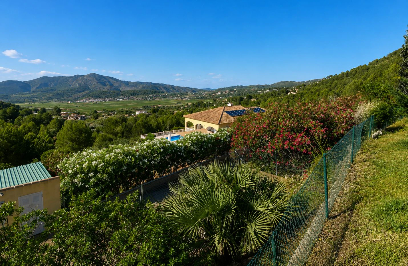 Villa for sale in Lliber: Panoramic views, large plot