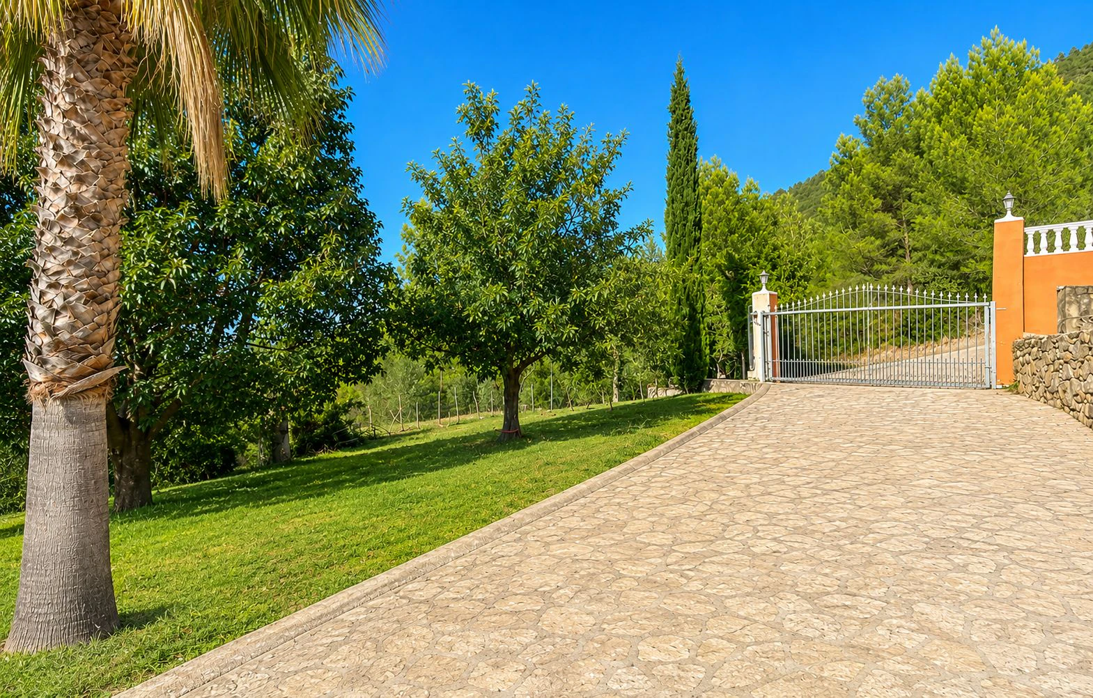 Villa for sale in Lliber: Panoramic views, large plot