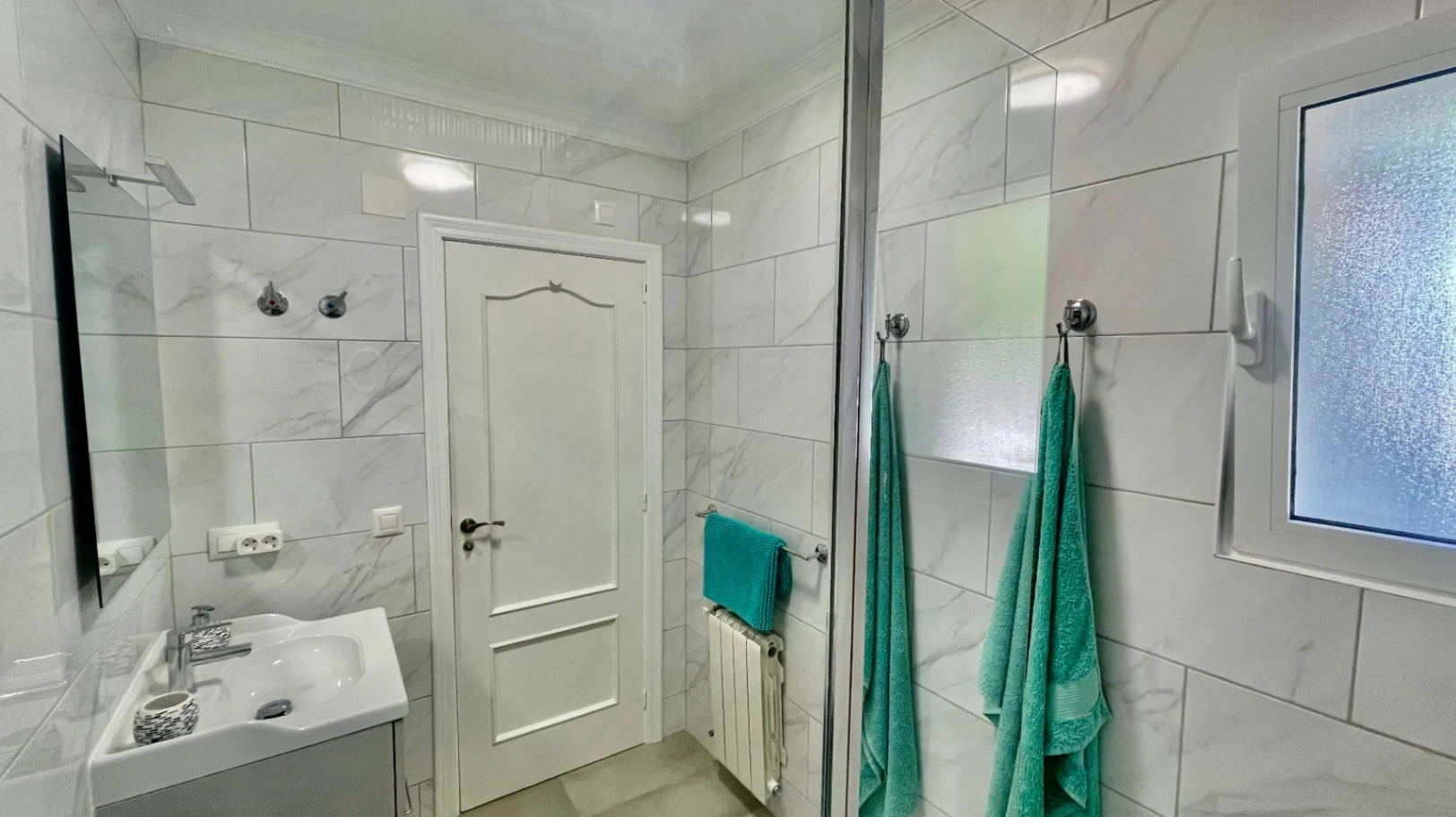 Villa en venta en Alcalali: elegante, de una sola planta, con vistas panorámicas