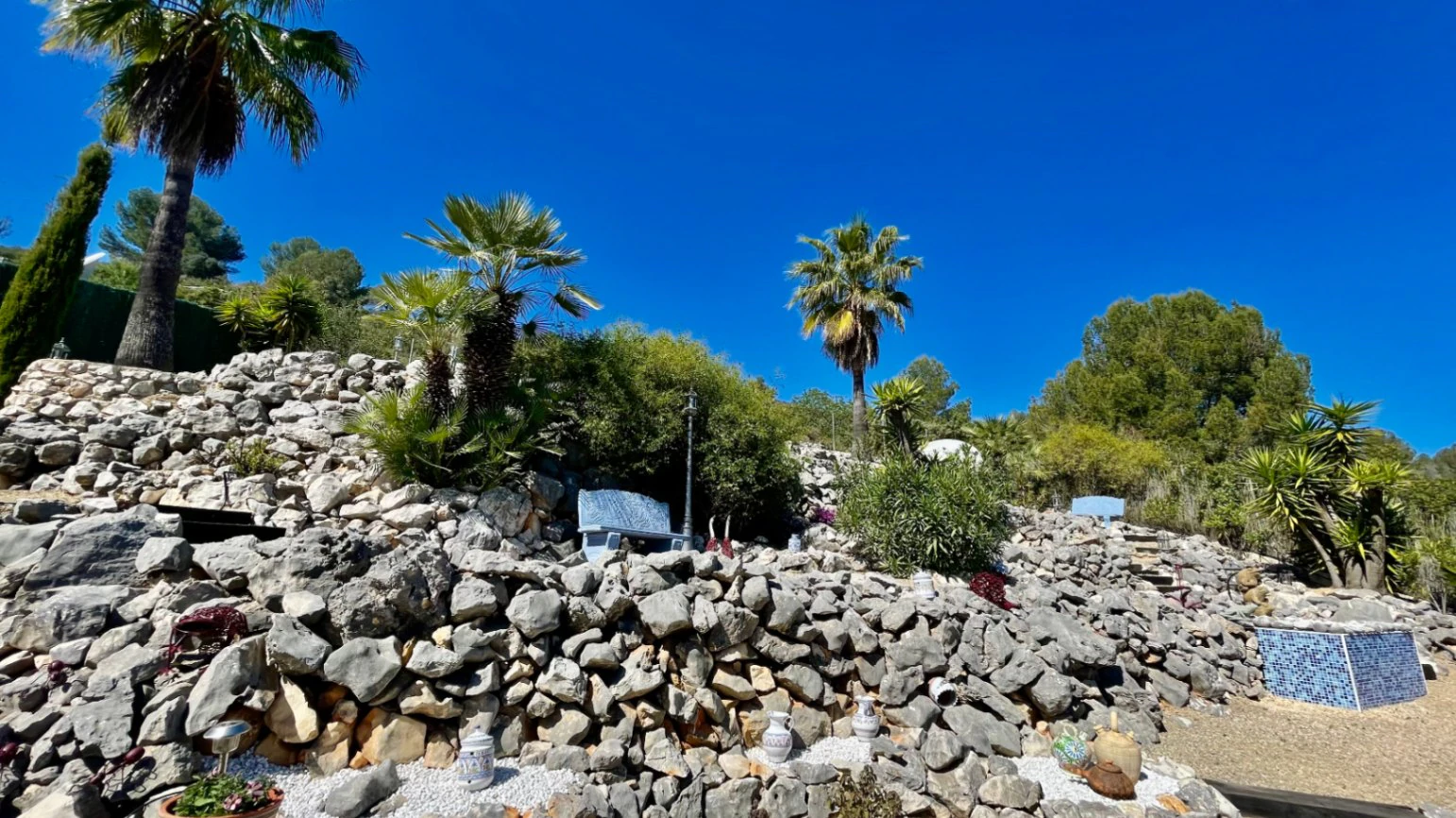 Villa en venta en Alcalali: elegante, de una sola planta, con vistas panorámicas
