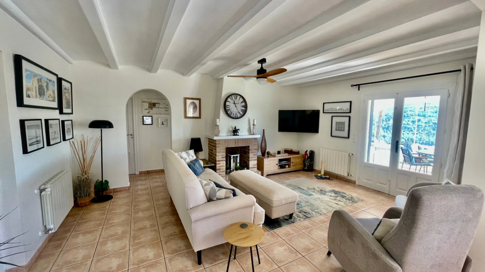 Villa en venta en Alcalali: elegante, de una sola planta, con vistas panorámicas