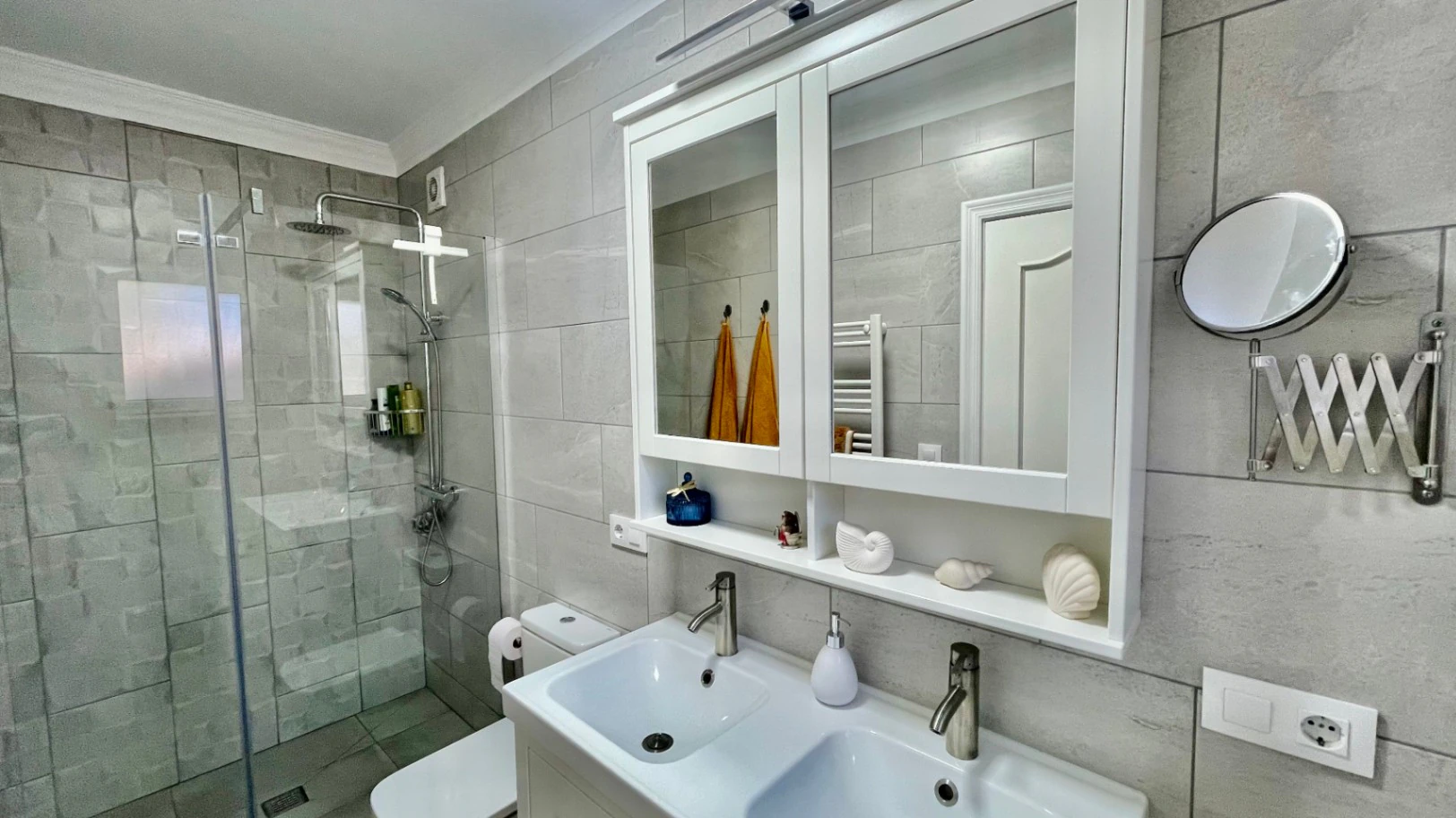 Villa en venta en Alcalali: elegante, de una sola planta, con vistas panorámicas