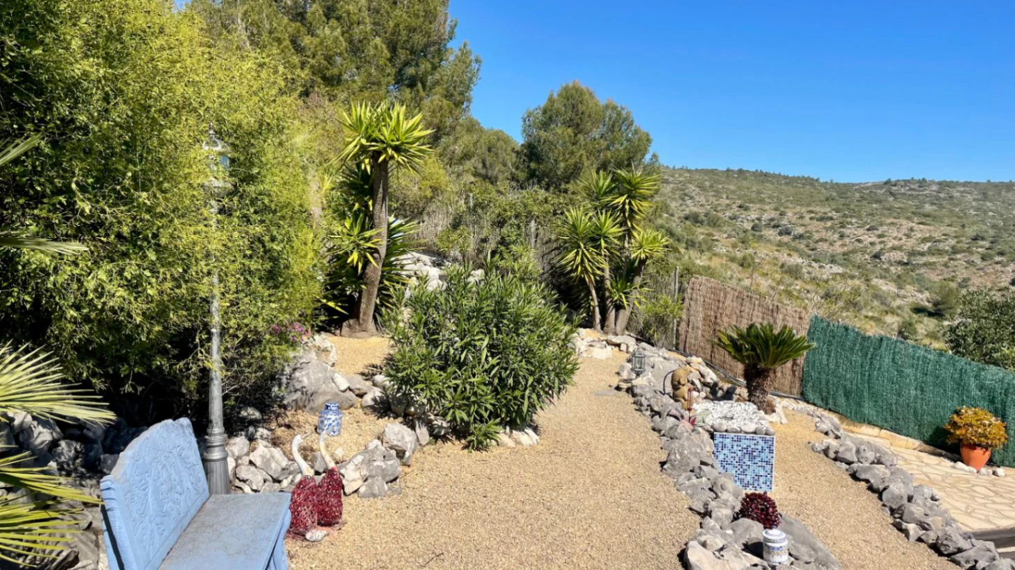 Villa en venta en Alcalali: elegante, de una sola planta, con vistas panorámicas