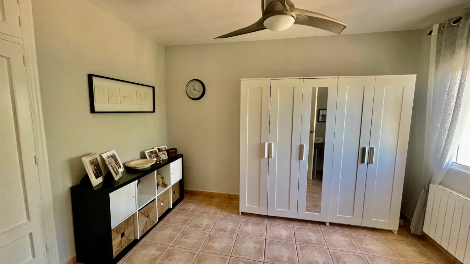 Villa en venta en Alcalali: elegante, de una sola planta, con vistas panorámicas