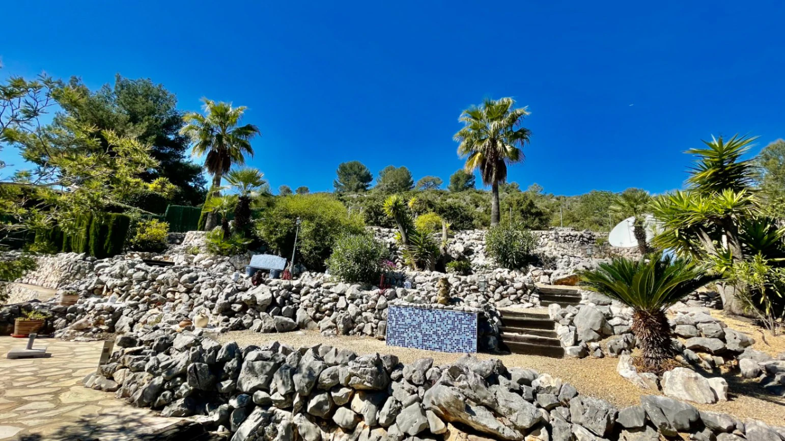 Villa en venta en Alcalali: elegante, de una sola planta, con vistas panorámicas