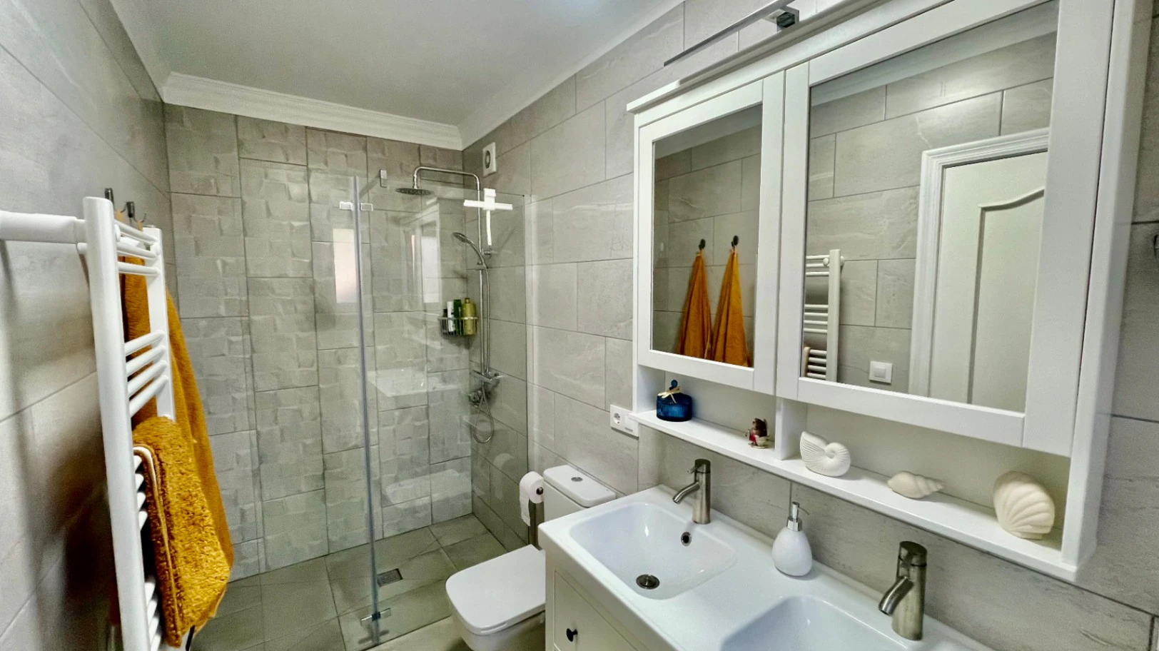 Villa en venta en Alcalali: elegante, de una sola planta, con vistas panorámicas