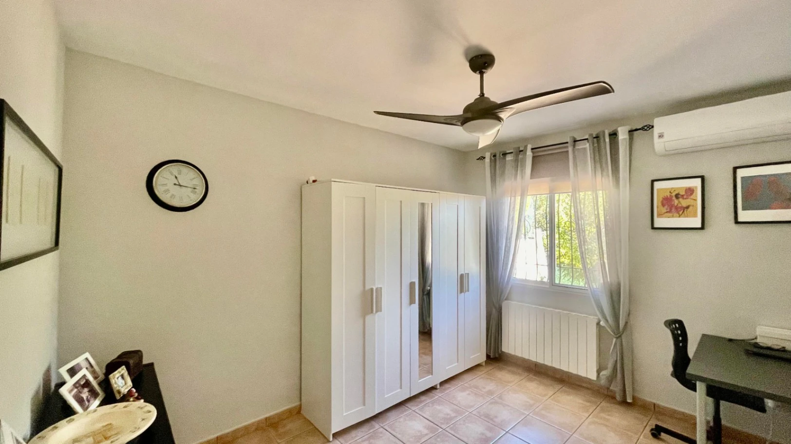 Villa en venta en Alcalali: elegante, de una sola planta, con vistas panorámicas