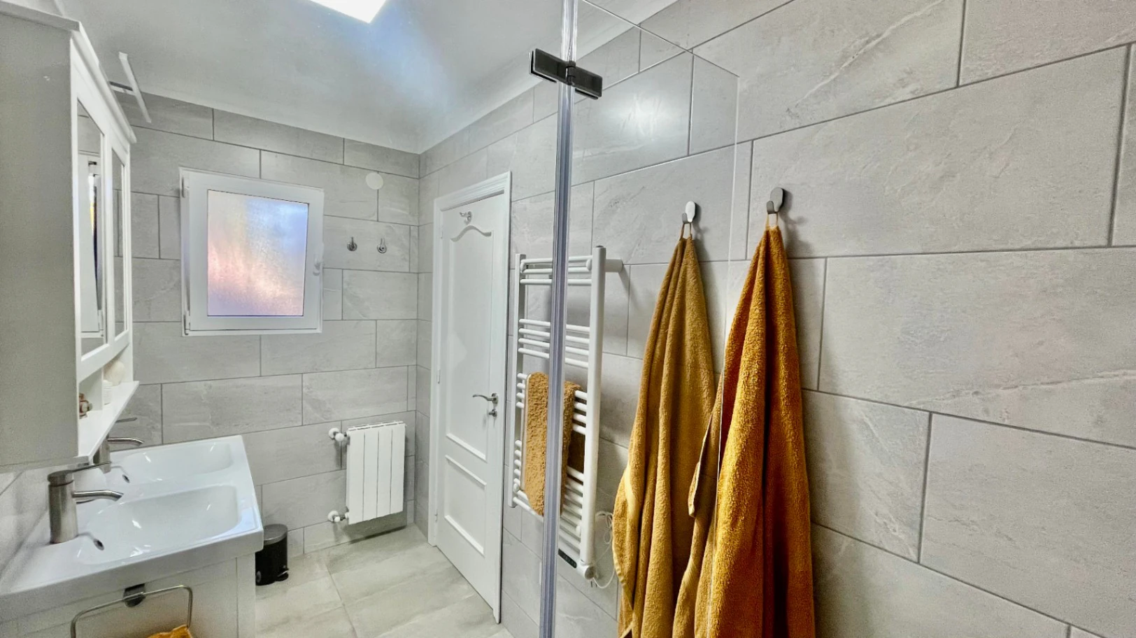 Villa en venta en Alcalali: elegante, de una sola planta, con vistas panorámicas