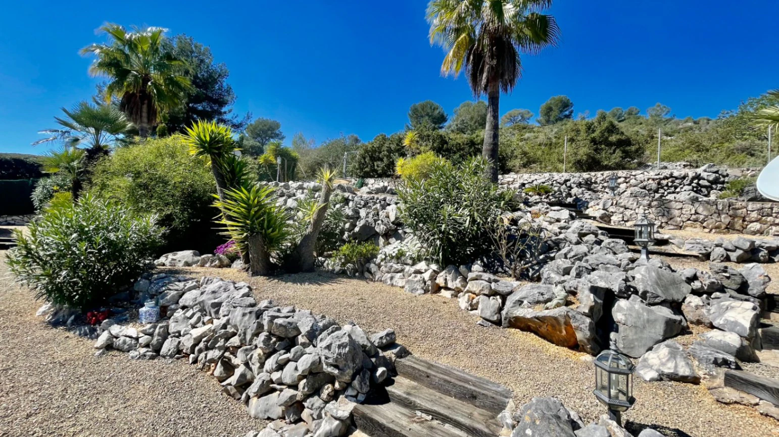 Villa en venta en Alcalali: elegante, de una sola planta, con vistas panorámicas