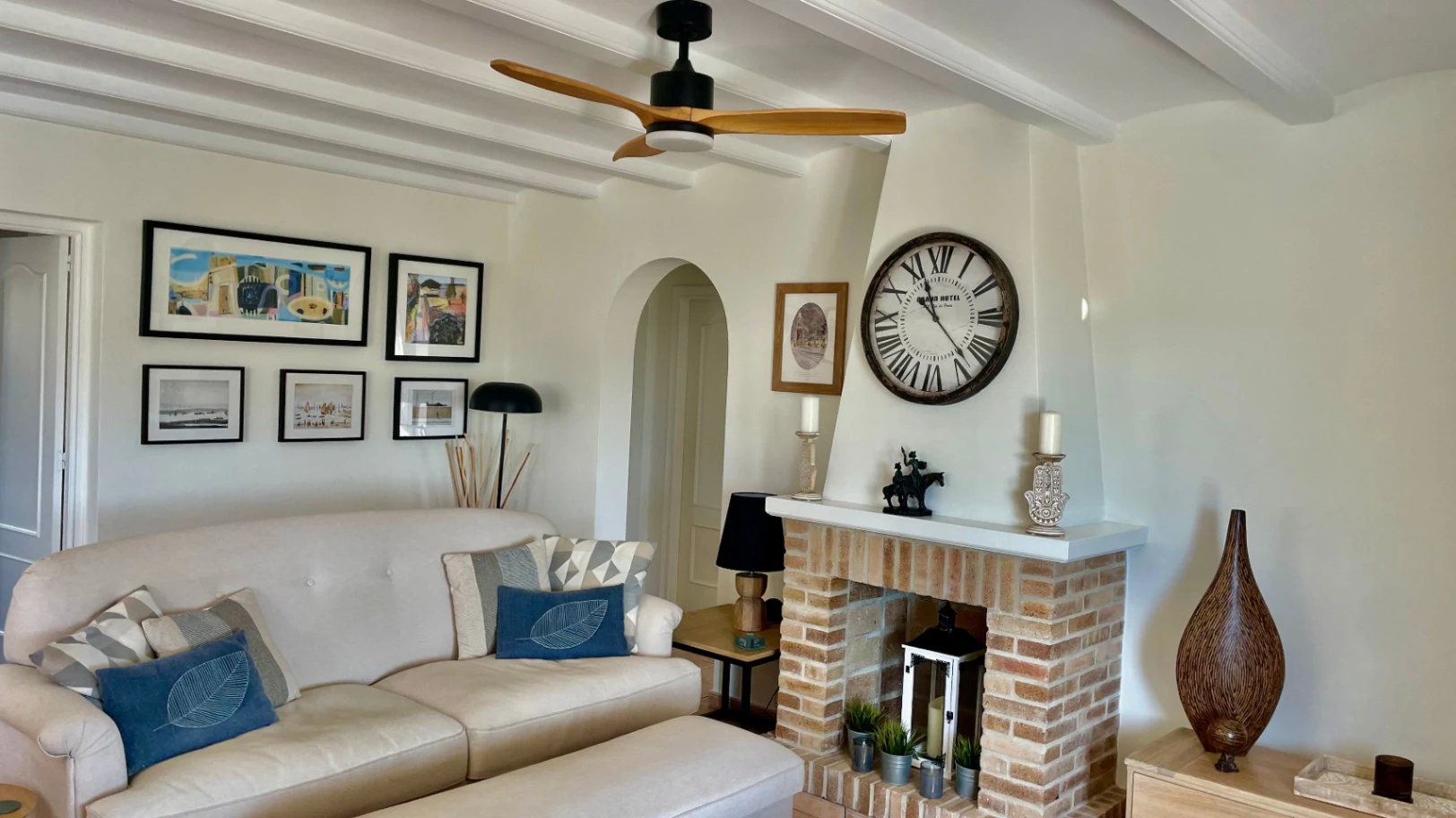 Villa en venta en Alcalali: elegante, de una sola planta, con vistas panorámicas