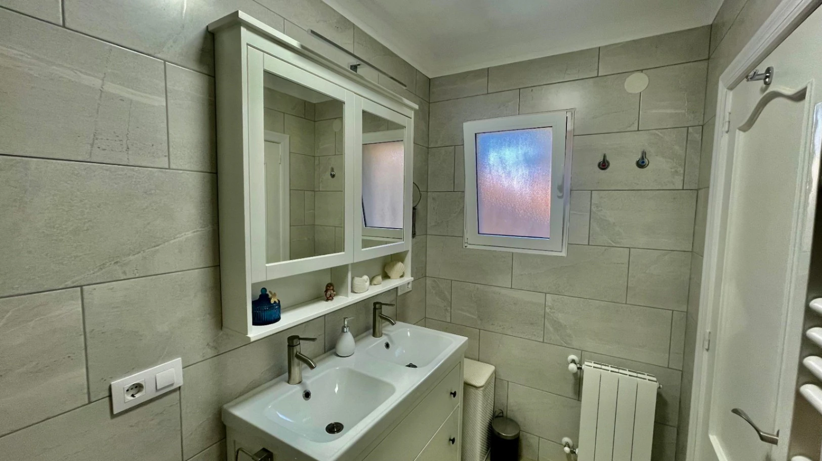 Villa en venta en Alcalali: elegante, de una sola planta, con vistas panorámicas