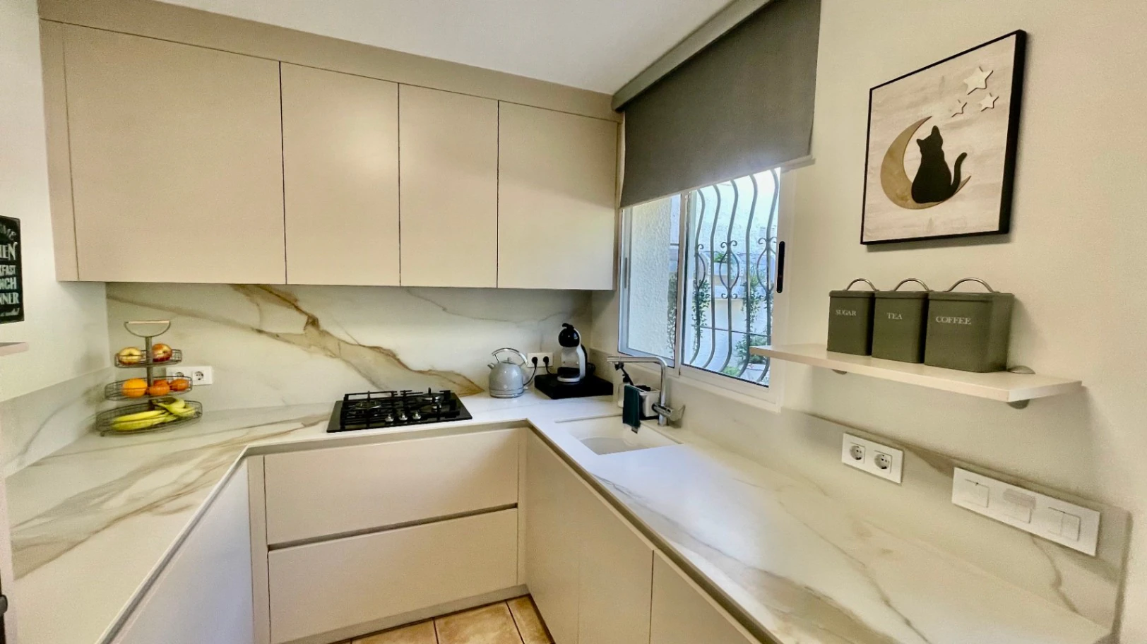 Villa en venta en Alcalali: elegante, de una sola planta, con vistas panorámicas