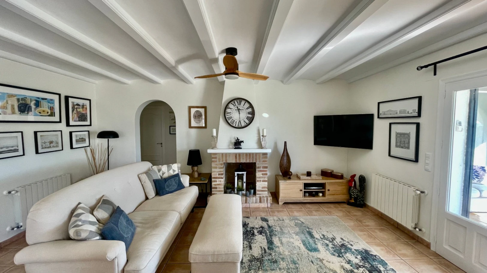 Villa en venta en Alcalali: elegante, de una sola planta, con vistas panorámicas