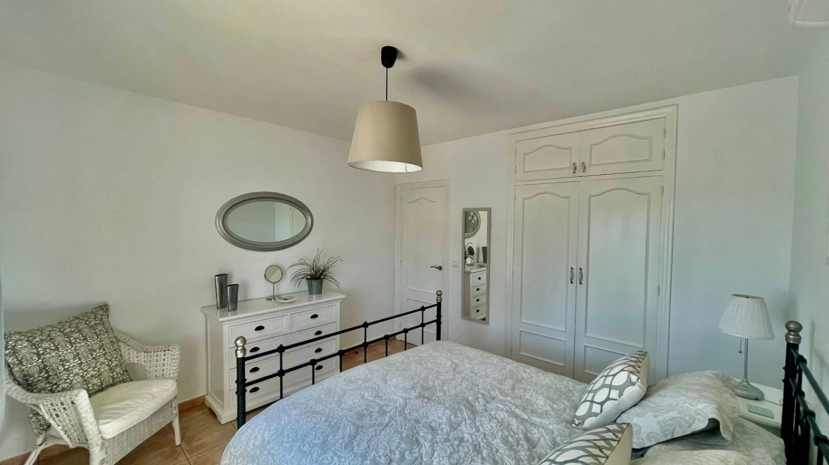 Villa en venta en Alcalali: elegante, de una sola planta, con vistas panorámicas