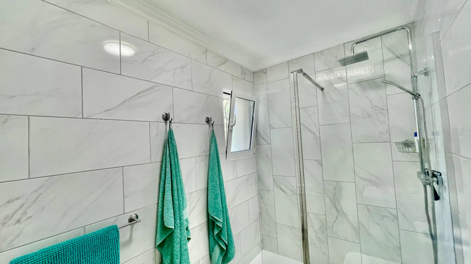 Villa en venta en Alcalali: elegante, de una sola planta, con vistas panorámicas