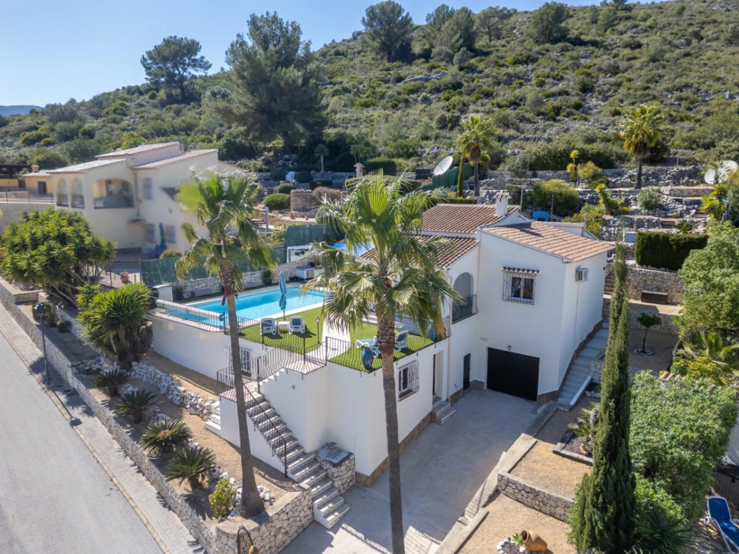 Villa en venta en Alcalali: elegante, de una sola planta, con vistas panorámicas