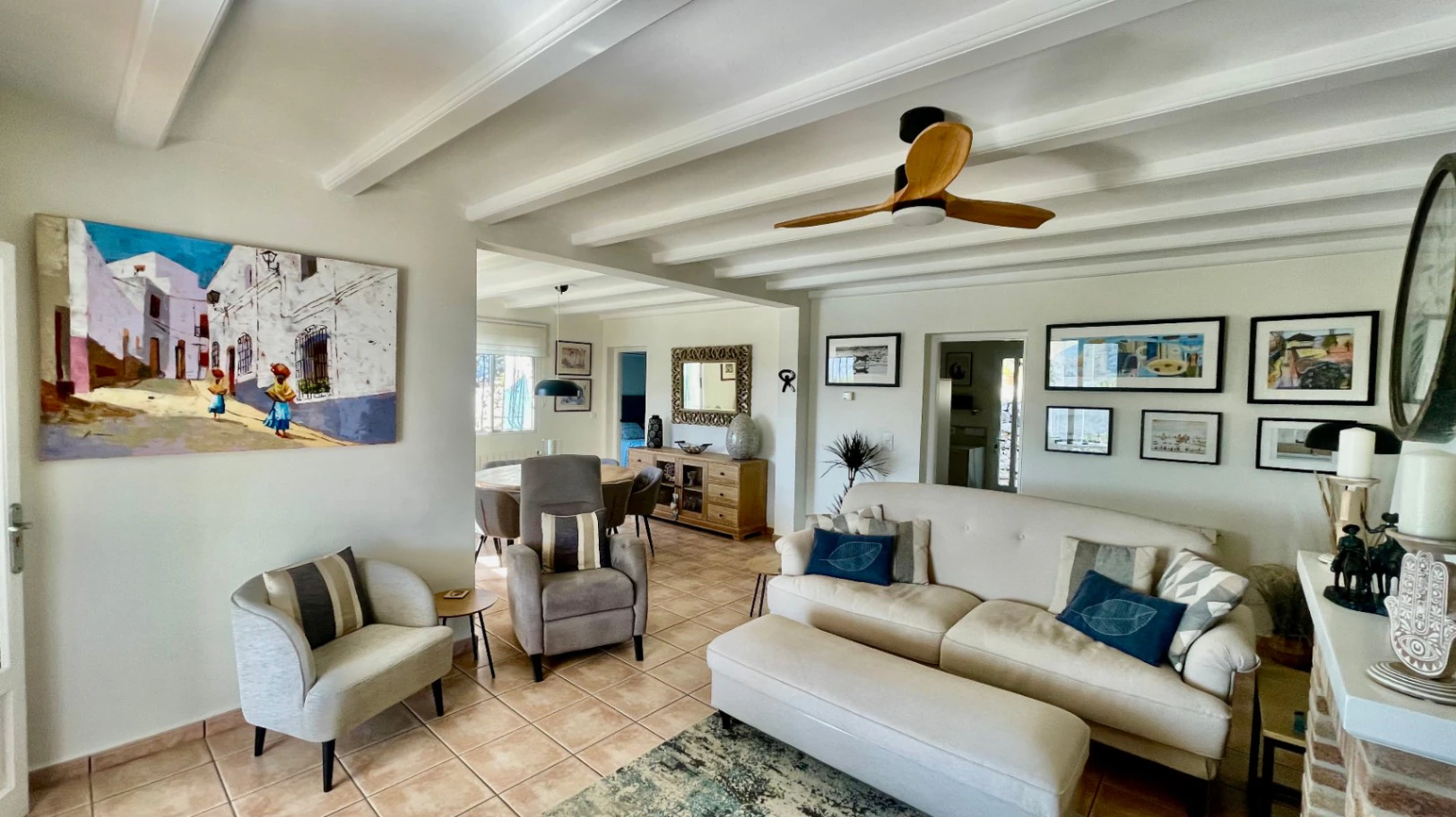 Villa en venta en Alcalali: elegante, de una sola planta, con vistas panorámicas