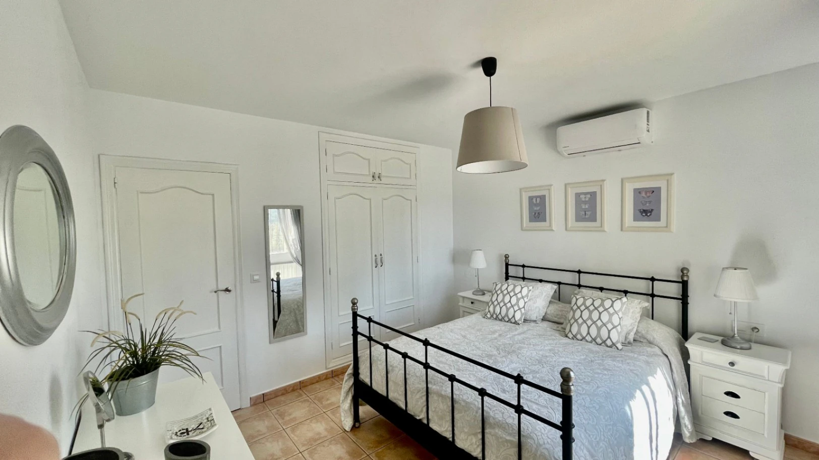 Villa en venta en Alcalali: elegante, de una sola planta, con vistas panorámicas