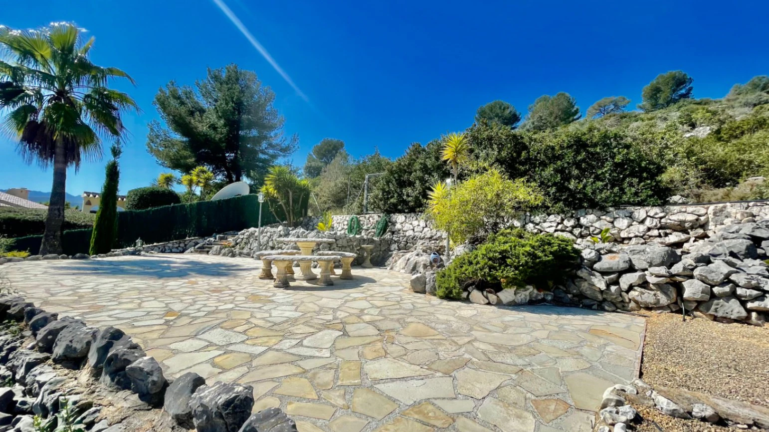 Villa en venta en Alcalali: elegante, de una sola planta, con vistas panorámicas