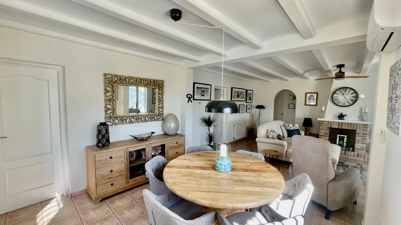 Villa en venta en Alcalali: elegante, de una sola planta, con vistas panorámicas