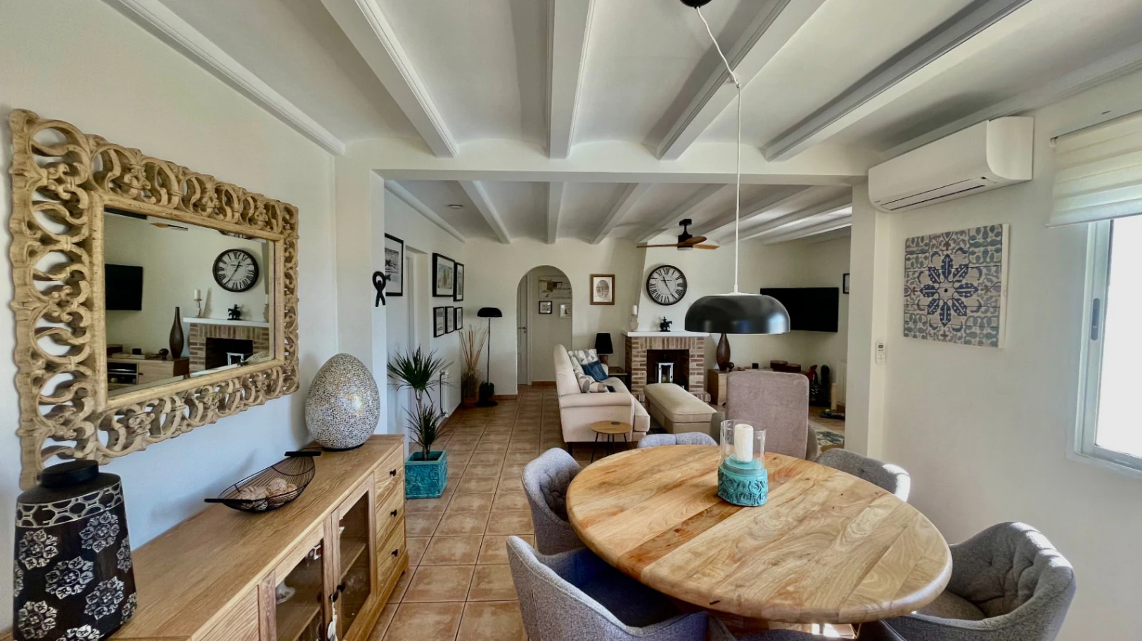 Villa en venta en Alcalali: elegante, de una sola planta, con vistas panorámicas