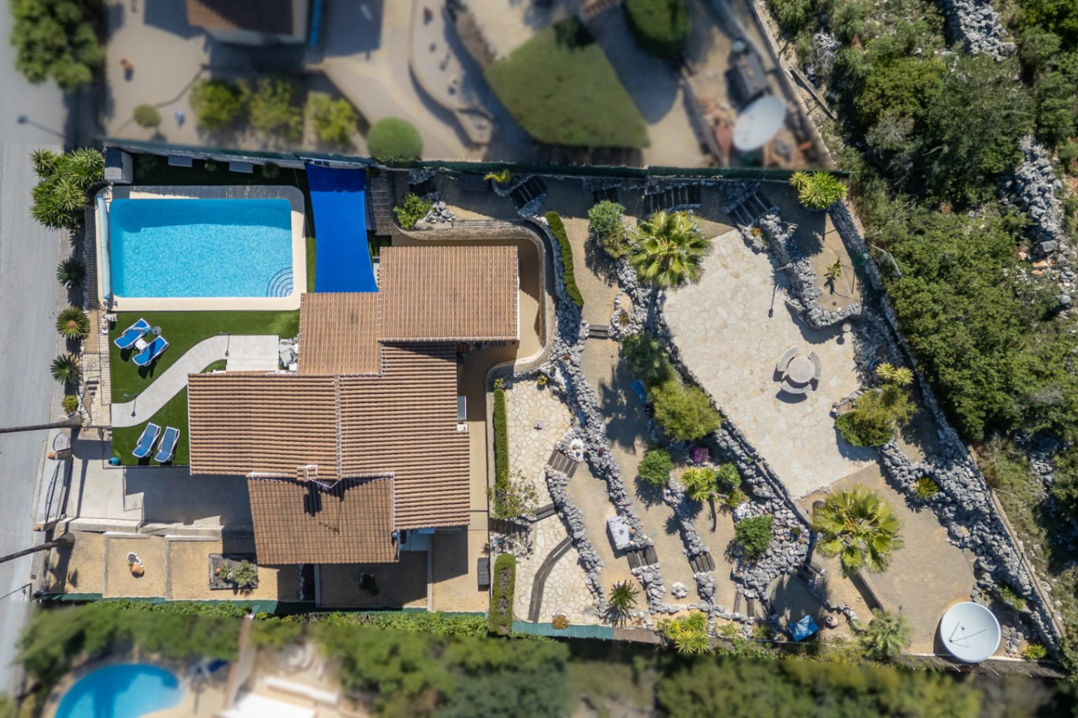 Villa en venta en Alcalali: elegante, de una sola planta, con vistas panorámicas
